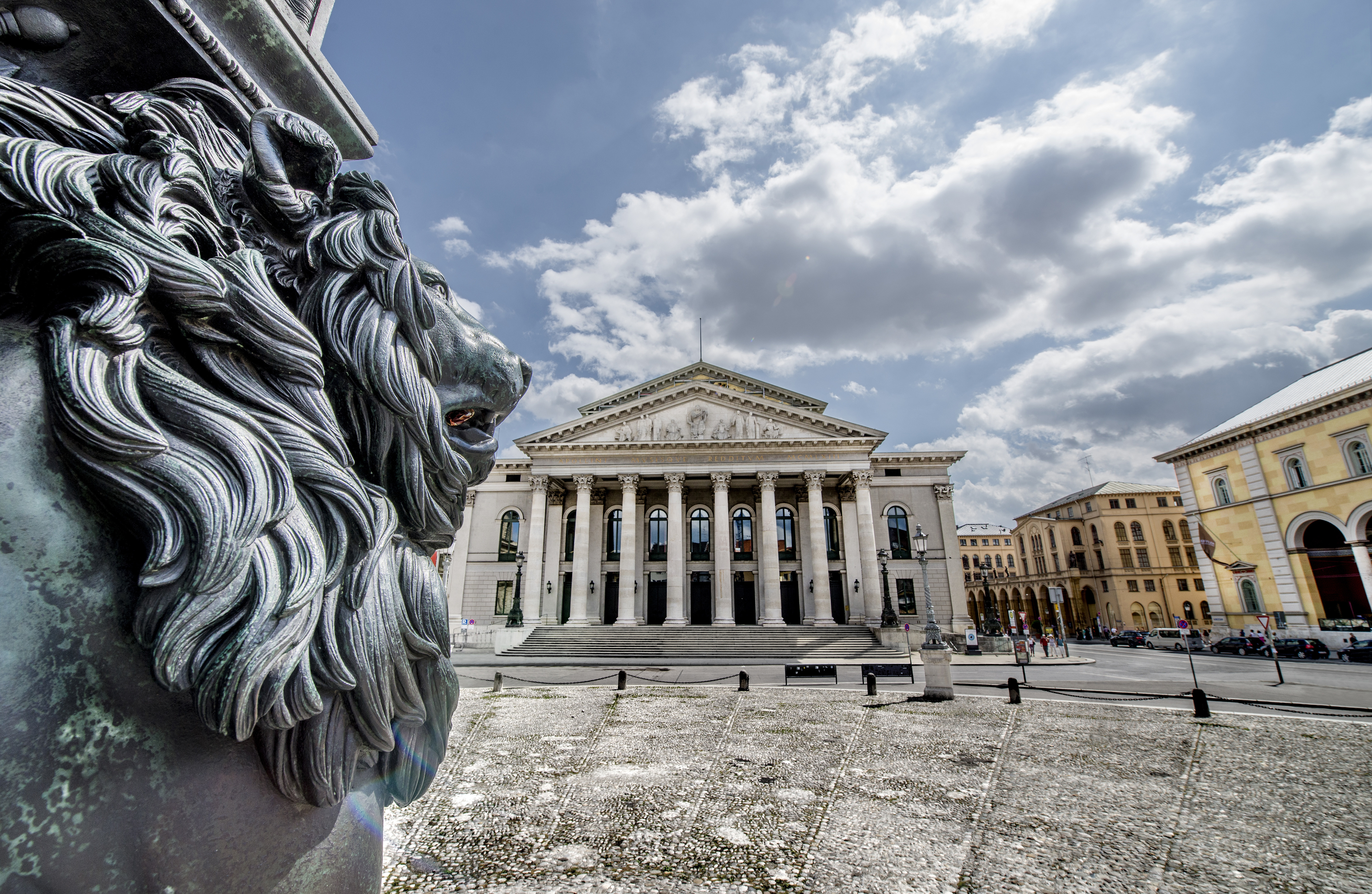 Nationaltheater München mit Löwe